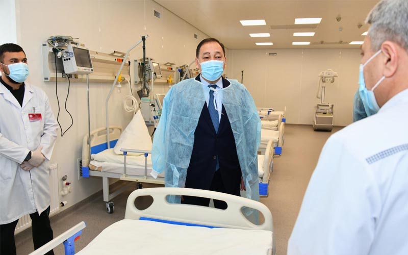 Вице-премьер РК Ералы Тугжанов ознакомился с работой модульной инфекционной больницы в Алматы